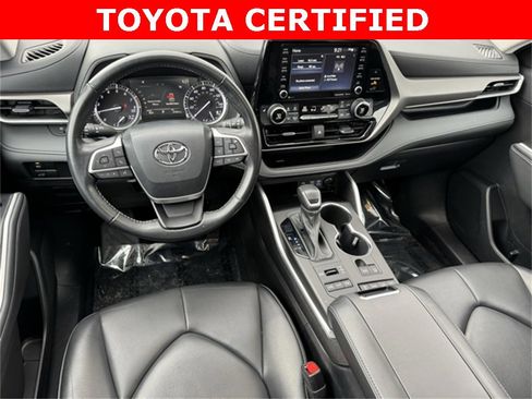 Certified 2022 Toyota Highlander XLE image 10