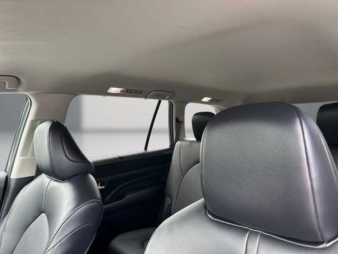 Used 2024 Toyota Grand Highlander AWD image 13