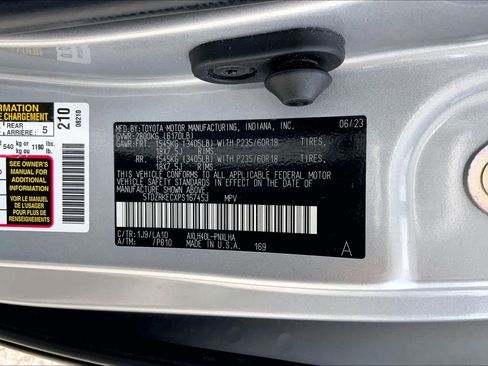 Used 2023 Toyota Sienna Limited FWD image 36