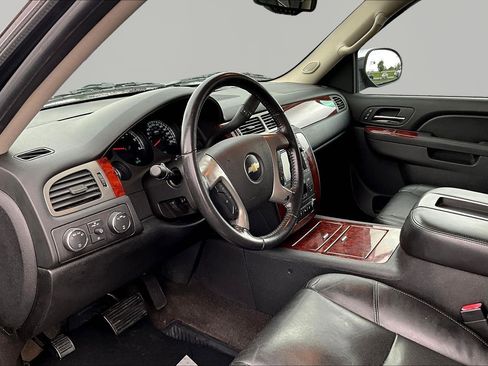 Used 2010 Chevrolet Avalanche LTZ AWD/4WD image 18