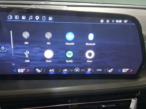 Used 2024 Chevrolet Traverse LT w/ Enhanced Driving Package image 11