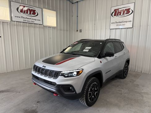Used 2025 Jeep Compass Trailhawk w/ Trailhawk Elite Group AWD/4WD image 16