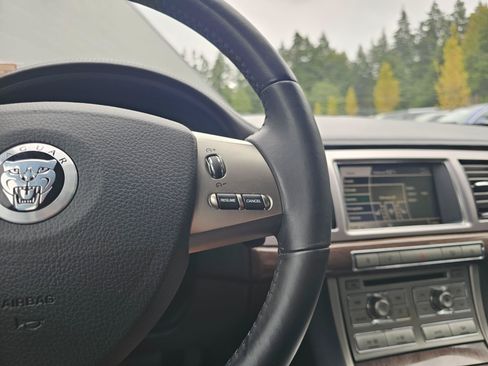 Used 2009 Jaguar XF Premium RWD image 34