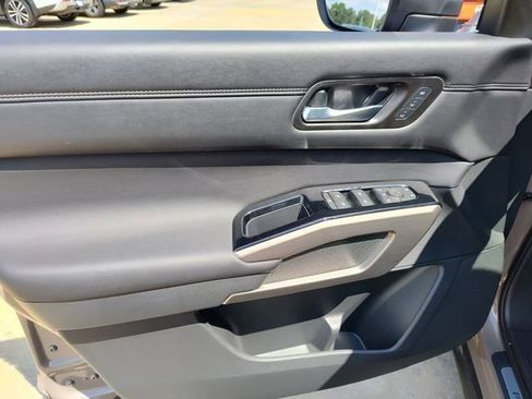 Used 2025 Nissan Pathfinder Platinum w/ Cargo Package image 18