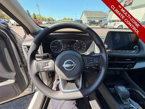 Used 2023 Nissan Rogue SV AWD/4WD image 14