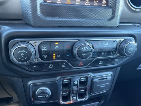 Used 2022 Jeep Wrangler Unlimited Sport image 12