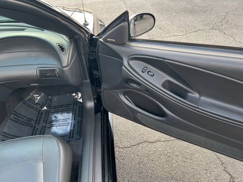 Used 2004 Ford Mustang Convertible RWD image 23