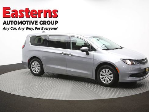 Used 2021 Chrysler Voyager L FWD image 46