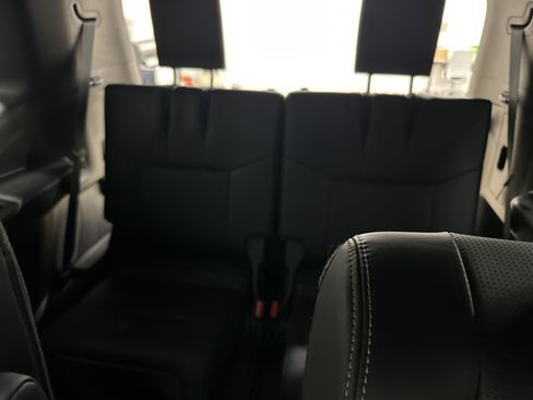 Used 2024 Lexus GX 550 w/ Accessory Package (Z1) AWD/4WD image 32