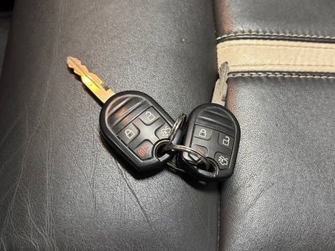 Used 2012 Ford Mustang GT Premium RWD image 39