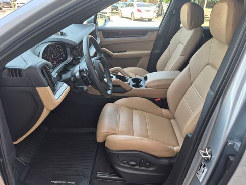 Certified 2026 Porsche Cayenne Coupe AWD/4WD image 5