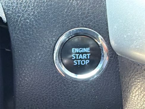 Used 2019 Toyota Highlander XLE w/ Carpet Mat Package (TMS) image 32