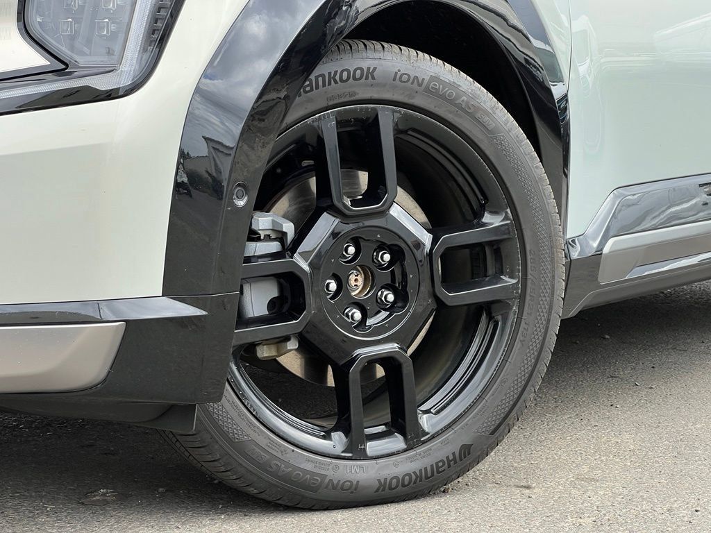 Certified 2024 Kia EV9 GT-Line AWD/4WD image 2