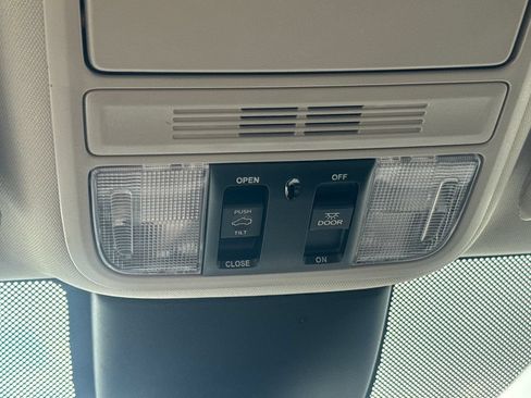 Used 2025 Honda Odyssey EX-L image 32