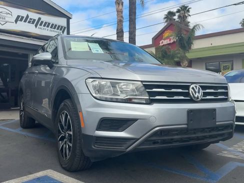 Used 2021 Volkswagen Tiguan SE FWD image 1