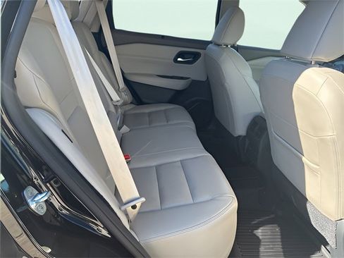 Used 2023 Nissan Rogue SL w/ SL Premium Package image 10