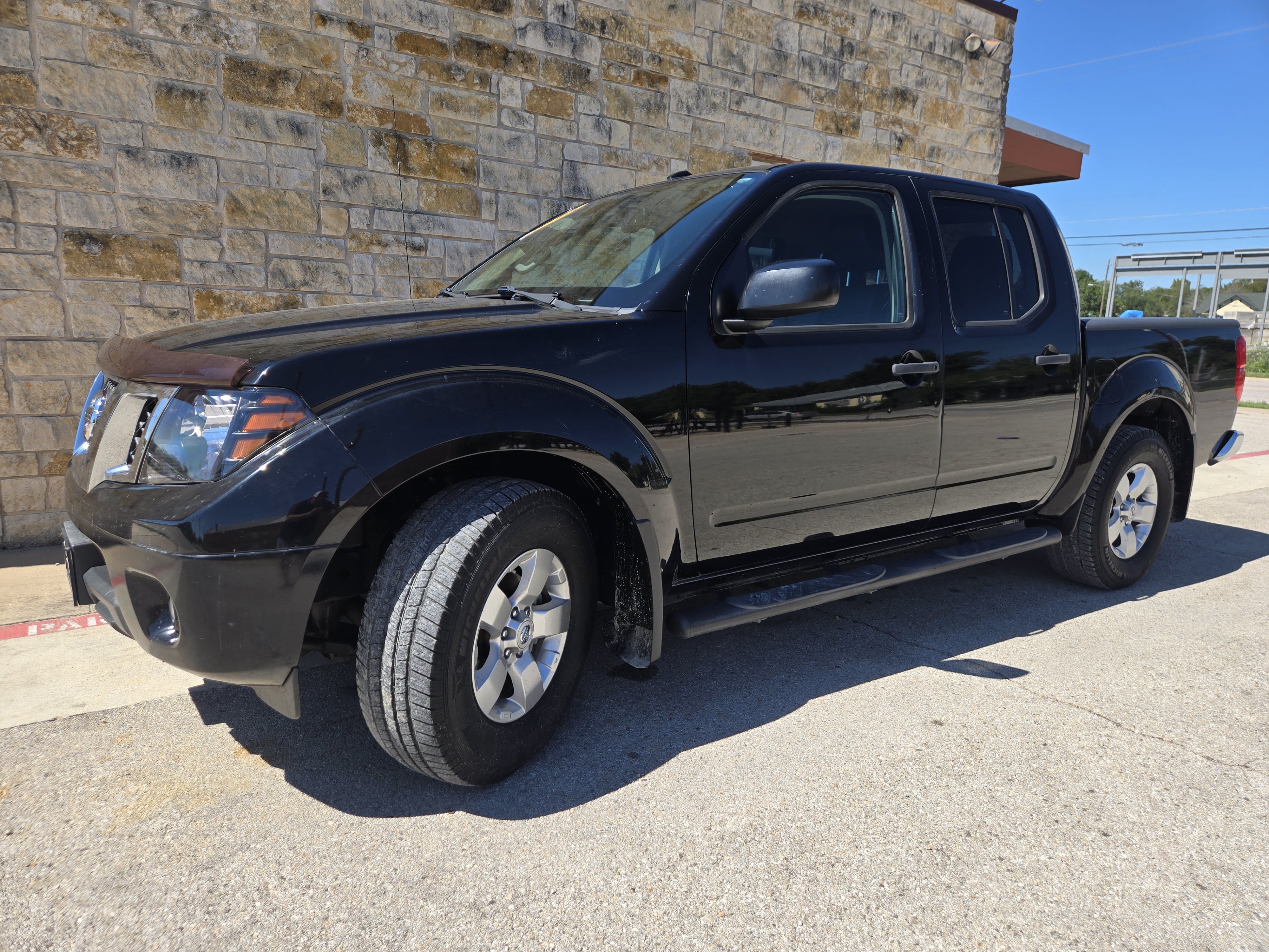 Used 2013 Nissan Frontier SV w/ SV Value Truck Pkg RWD image 2