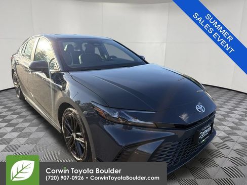 Used 2025 Toyota Camry SE FWD image 1