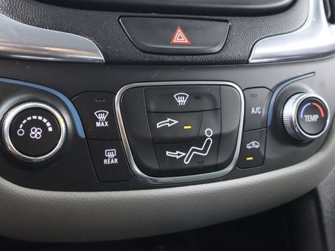 Used 2021 Chevrolet Equinox LT FWD image 21