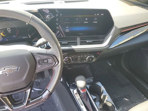 Used 2025 Chevrolet Trax RS w/ Driver Confidence Package image 23