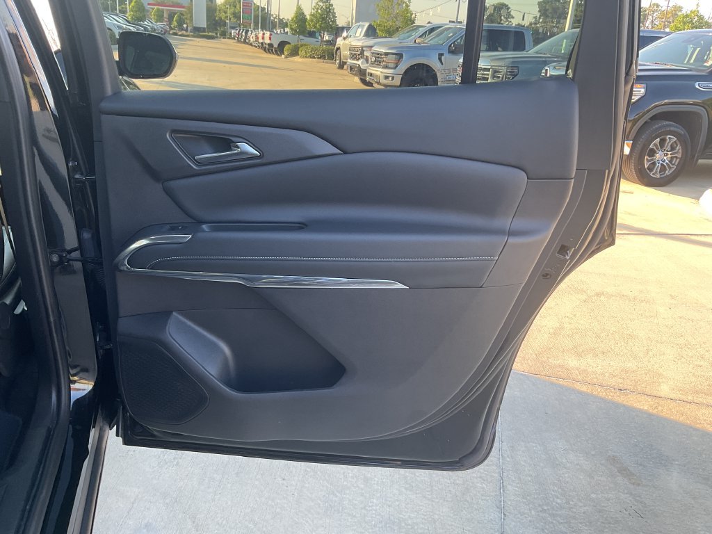 Used 2026 Chevrolet Traverse LT FWD image 17