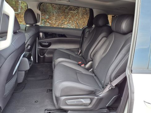 New 2026 Kia Carnival SX Prestige FWD image 4