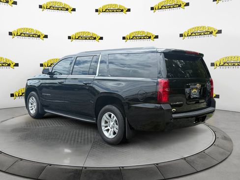Used 2020 Chevrolet Suburban LT RWD image 3