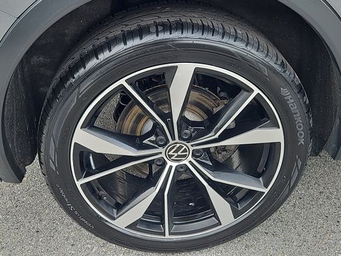 Certified 2024 Volkswagen Tiguan SEL R-Line AWD/4WD image 34