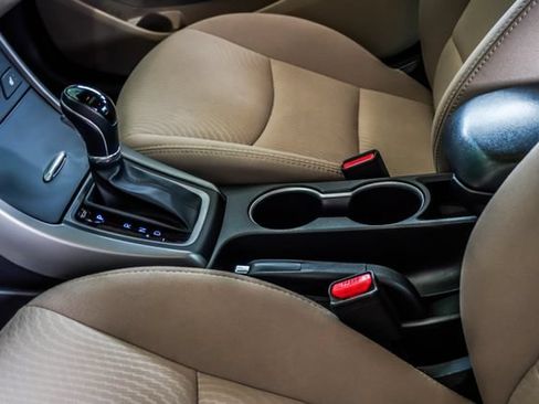 Used 2016 Hyundai Elantra Value Edition FWD image 19
