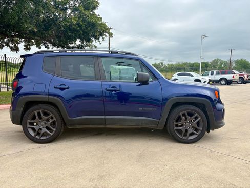 Used 2021 Jeep Renegade Latitude FWD image 2