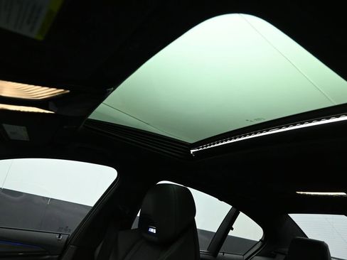 Used 2022 BMW M5 w/ Executive Package image 11