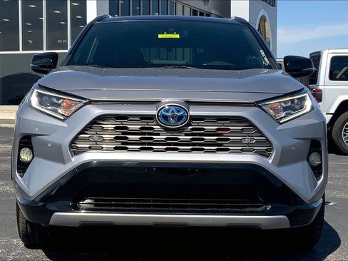 Used 2020 Toyota RAV4 XSE image 3