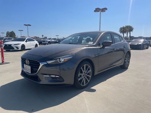 Used 2018 MAZDA MAZDA3 Grand Touring w/ Premium Equipment Package FWD image 5