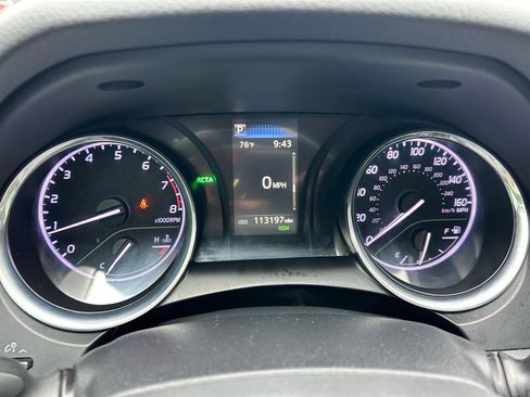 Used 2019 Toyota Camry SE w/ Convenience Package FWD image 5