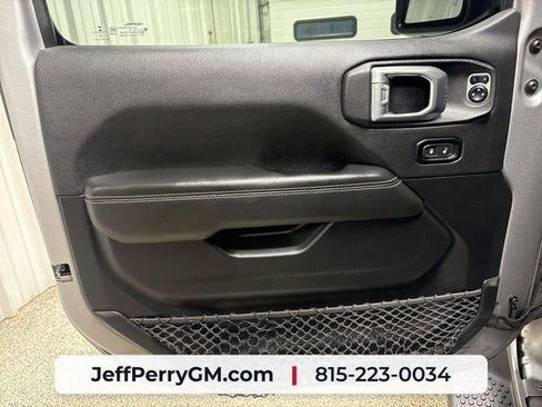 Used 2021 Jeep Wrangler Unlimited Sahara w/ Uconnect 4C Nav & Sound Group AWD/4WD image 12