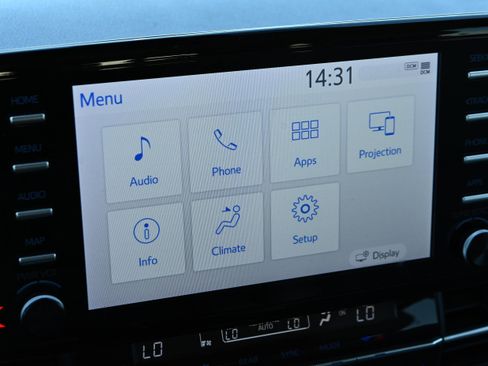 Used 2023 Toyota Sienna XLE image 17