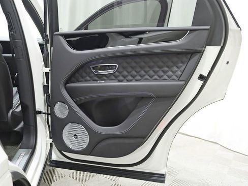 Used 2021 Bentley Bentayga AWD/4WD image 47