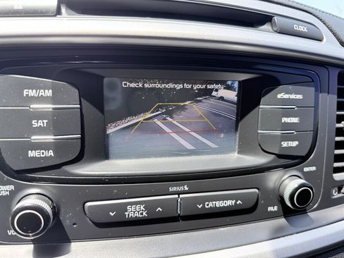 Used 2016 Kia Sorento LX w/ LX Convenience Package FWD image 12