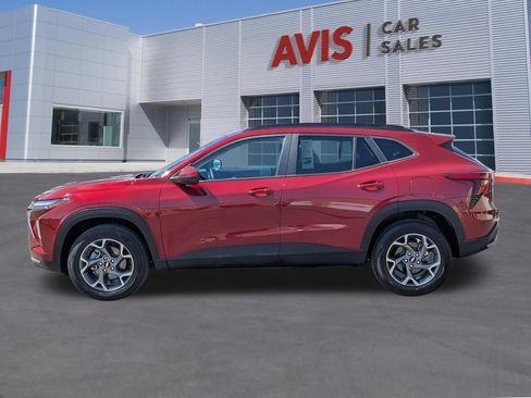 Used 2025 Chevrolet Trax LT w/ LT Convenience Package FWD image 10