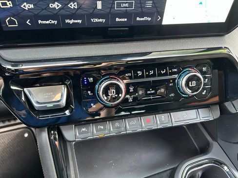 Used 2025 GMC Sierra 1500 AT4 w/ AT4 Premium Package AWD/4WD image 43
