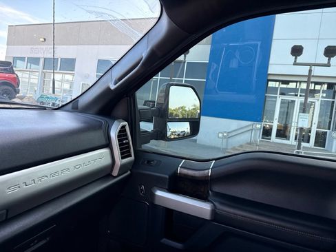 Used 2022 Ford F250 Lariat w/ Lariat Ultimate Package AWD/4WD image 26