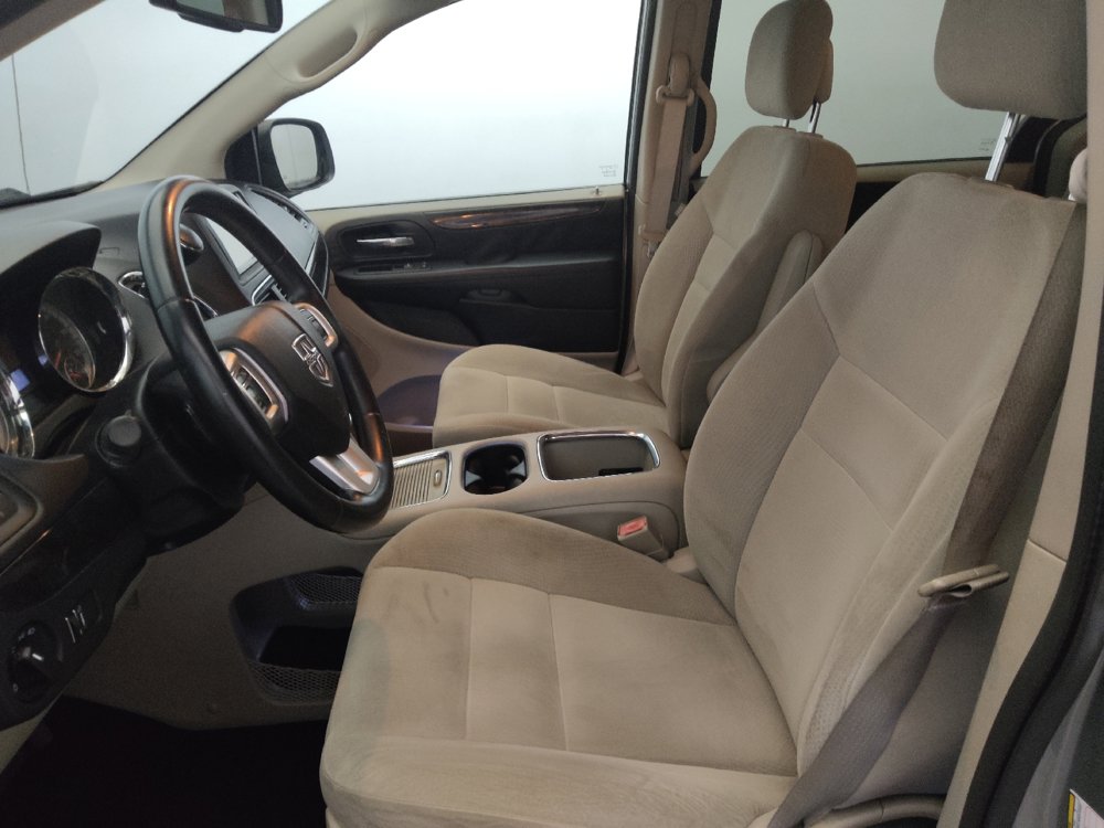 Used 2016 Dodge Grand Caravan SXT w/ UConnect Hands-Free Group FWD image 17