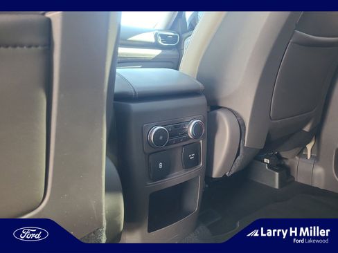 Used 2020 Ford Explorer Platinum w/ Premium Technology Package image 31