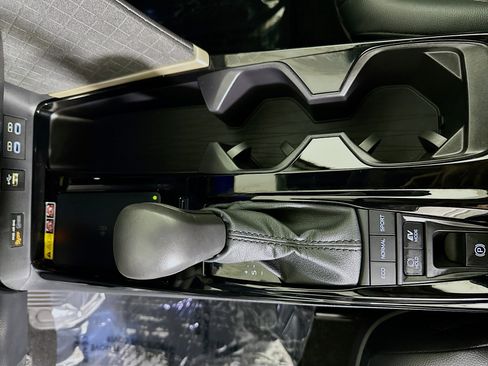 Used 2025 Toyota Camry XLE image 22