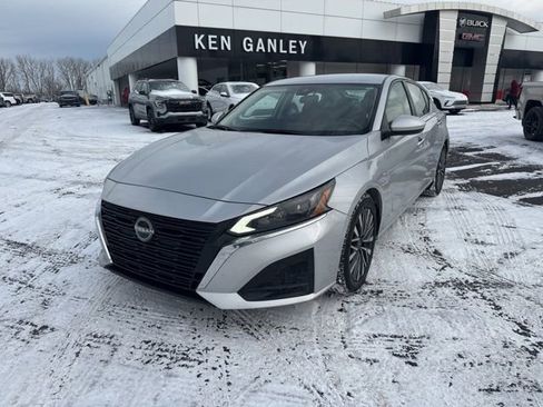 Used 2023 Nissan Altima 2.5 SV image 5