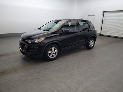 Used 2019 Chevrolet Trax LS FWD image 2