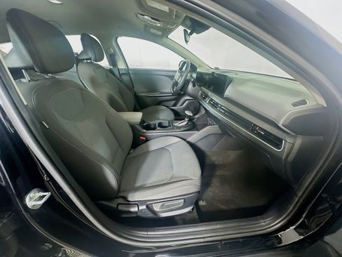 Used 2025 Kia K4 LXS image 31