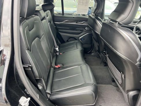 Used 2022 Jeep Grand Cherokee Overland w/ Luxury Tech Group IV image 15