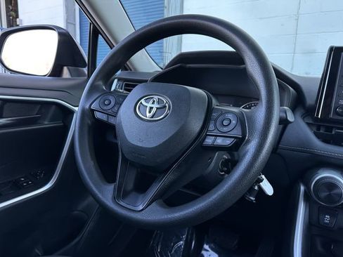 Used 2020 Toyota RAV4 LE image 18