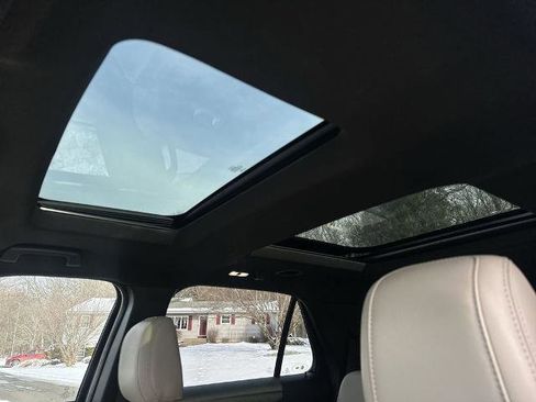 Certified 2018 Ford Explorer XLT w/ Equipment Group 202A image 22